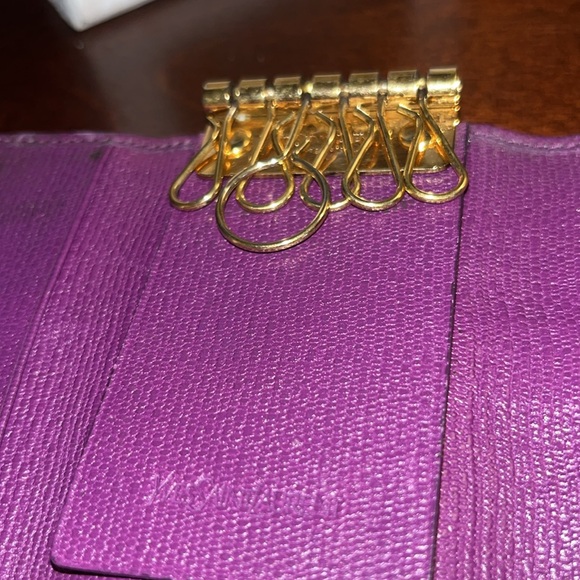YSL Yves Saint Laurent "Y" 6-ring Leather Key Case in Purple w Gold Hardware EUC - Picture 10 of 17